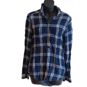 American Eagle Blue / white boyfriend fit flannel look shirt. Size medium.